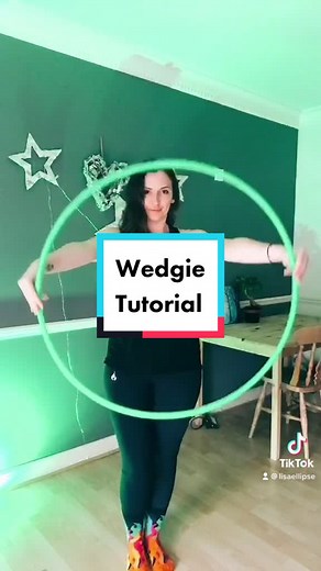 Wedgie tutorial 💚 #lisaellipsetutorial #hooptutorial #hooptok #hulahooptutorial #hooptutorial #hulahooping #wedgietutorial