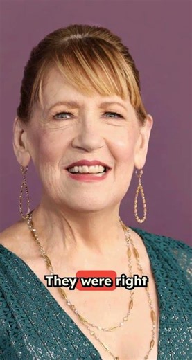 Ann Dowd Reveals The Powerful Text Elisabeth Moss Sent After The Election 📱😲✨