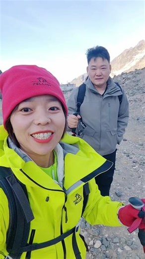 #博格达峰#徒步4040 登顶4040，直面博格达峰山高路远，看世界也找自己