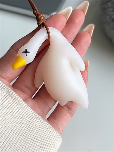 UV Color-Changing Duck Pendant: Stylish Eco-Friendly Car Decor