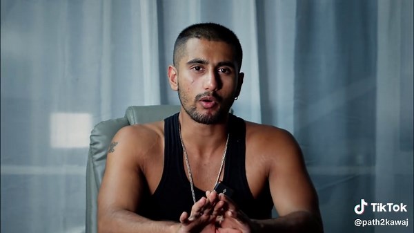 Running on a treadmill feels productive, right? 🤔 But what if effort without direction is just... movement? Don't let motivation die! What's YOUR system for staying on track? #ProductivityTips #Motivation #MindsetMatters #GetThingsDone #LifeHacks