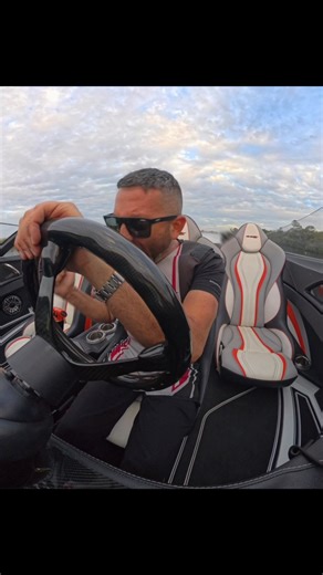 Mike Howe & Sarah Howe - Howe2Live | 450R vs 500R H2L full review OUT… but not here! | Instagram