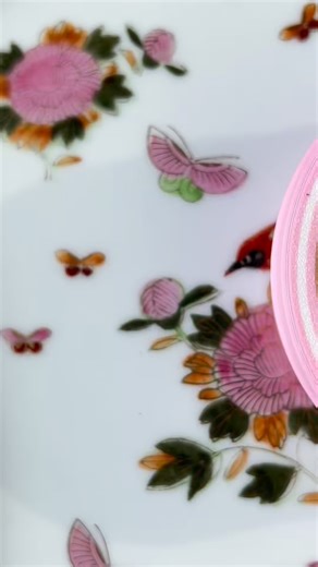 Your favorite holiday cookie, now with a click! 😉 The shortbread cookie fidget tins are here! Designed by Mochi Makes, they’re as satisfying as they are adorable. Which tin is your favorite: pink or green? *cookies are not actually made of butter 🧈 Available today at @seahivemini and @seahivestation #sugarcookiesofinstagram #fidgeter #stimtoys #oddlysatifying #asmr #clickaway #shortbreadcookielovers #shortbreadtins #clickclack | GrindMonkey Design