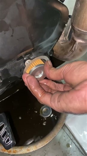 Harley oil filter change #automobile