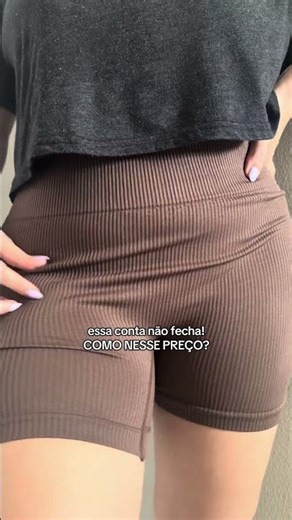 High-waisted ribbed shorts