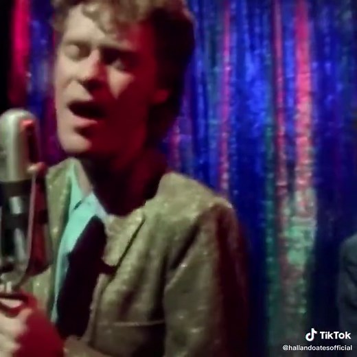 H2O was released on this day in 1982! #H2O #hallandoates #1980s #mtv #oneonone #single #platinum #album