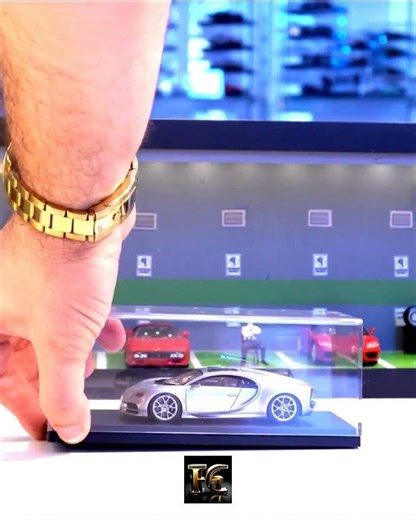 Luxury at 400 km/h! LookSmart 1/43 Bugatti Chiron Sky View Glass Roof.