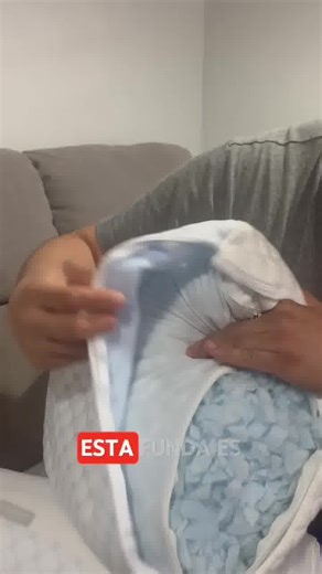 "Pongamoslo a prueba" probó 5 almohadas diferentes y escogió la almohada con las mismas características de nuestra almohada aRoncar: ¿Cuales? Almohada con relleno de espuma viscoelástica triturada, que resulta ser extremadamente cómoda y se adapta excelente Es suave, blandita pero a la vez firme... no despertarás con tu cuello adolorido y porfín podrás coinciliar tu sueño. Lo mejor es que puedes ajustarla a tu medida... por qué ? Porque al ser de espuma viscoelástica triturada, tu puedes retirar