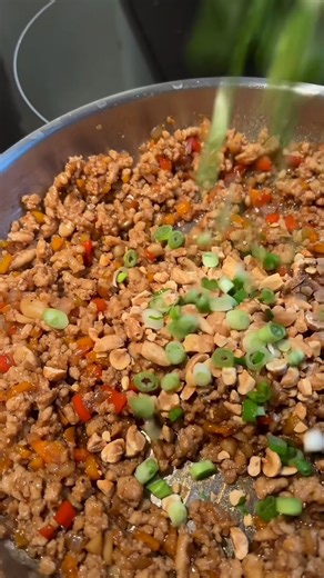 These turkey lettuce wraps are SO easy and good 🤗 #reels #turkey #easyfood #easyrecipes #healthywraps #wraps #cooking | Susi Vidal