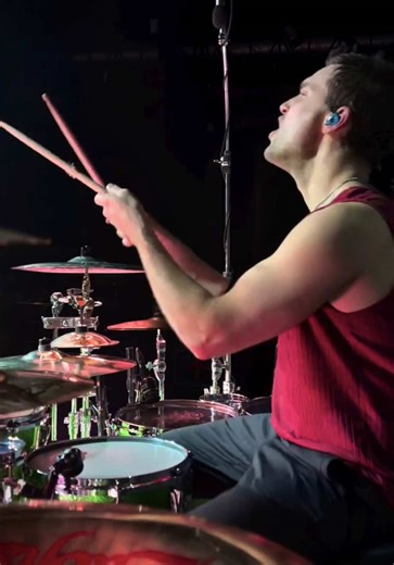 Ladies and gentlemen, Mr @AREJAYHALE 🥁 #halestorm #drummer #rockstar