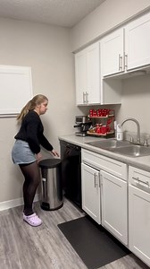 Siguen los cambios en la casa y hoy le tocó al cesto de la cocina ☺️ | Leidy Rodriguez