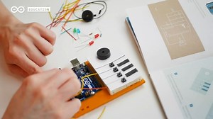 Watch Introducing the Arduino Starter Kit on Amazon Live