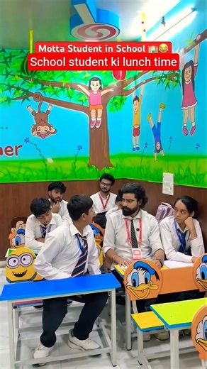 School student ki lunch time🙋🏫👩‍❤️‍👩#shorts#student#teacher#school#lunch