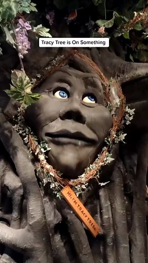 Is Tracy Tree Drunk? Creepy Rainforest Cafe Animatronic