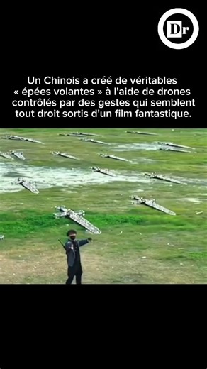 Dr TSAR on Instagram: "AI vs SWORDS CONTROL ⚔️ 🤯 Un étudiant en physique de Chengdu a construit de véritables drones épées volantes qu'il contrôle à l'aide de gestes de la main. Les mouvements sont fluides et précis et semblent tout droit sortis d'un film wuxia ou d'une scène d'anime. Les drones suivent ses mouvements en temps réel. Il peut les guider à travers des formations, des pirouettes et des figures complexes sans aucun effet visuel. Il s'agit d'une véritable prouesse technique, et non d