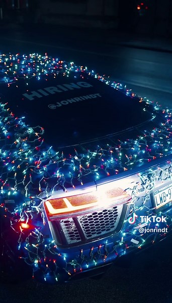 Enjoy the Holidays with a Spectacular Audi R8 Light Show