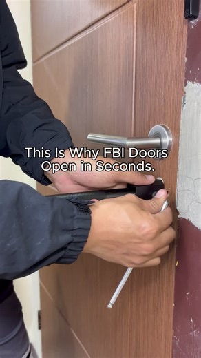 Open door like FBI. 🤯 #polocom #lockpicks #lockpicking #locksmithtools