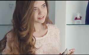 有小伙伴知道她是谁吗？知道的留言哟