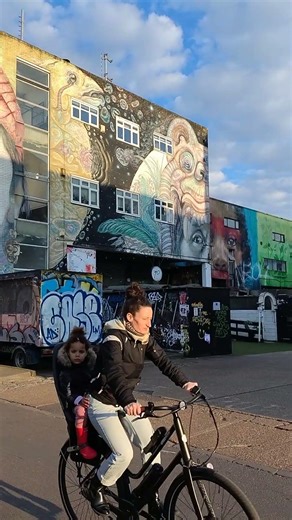 Hidden Street Art in Hackney Wick 🎨🔥