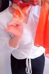 20 Ways To Wear a Scarf How-To Tips | The Show