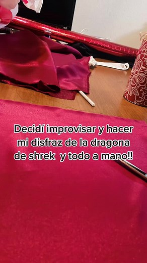 Cómo hacer un disfraz de la dragona de Shrek