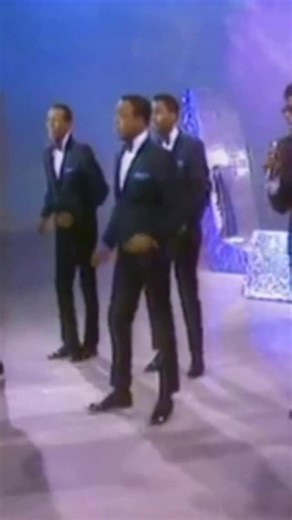 Happy birthday to the legendary David Ruffin. Born in Whynot, Mississippi, and raised in Detroit, he became one of the unforgettable voices of The Temptations, bringing soul and emotion to classics like “My Girl”,”‘Ain’t Too Proud to Beg”, and “I Wish It Would Rain.” Forever in our hearts and minds…rest in power, David. 💜 | Temptations