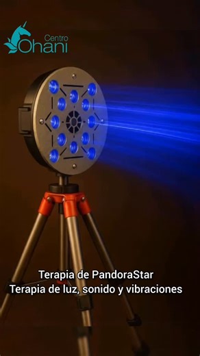 La Terapia Pandora (también conocida como PandoraStar o Pandora Light Therapy) es una terapia de estimulación lumínica profunda que utiliza luces LED estroboscópicas para inducir estados ampliados de conciencia, relajación profunda y equilibrio mental y emocional. No utiliza sustancias, contacto físico ni estimulación eléctrica —solo frecuencias de luz blanca pulsante, controladas por un programa computarizado. 🌟 🔬 ¿Cómo funciona? Durante la sesión, el paciente se recuesta con los ojos cerrado