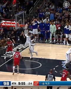 46K views · 1.9K reactions | Reggie Jackson with the no look pass. 勞 | L.A. Clippers | Facebook