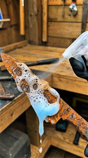 Rusted knife 🔪Clean in just 1 minute 🧹#rust #rustremoval #shorts