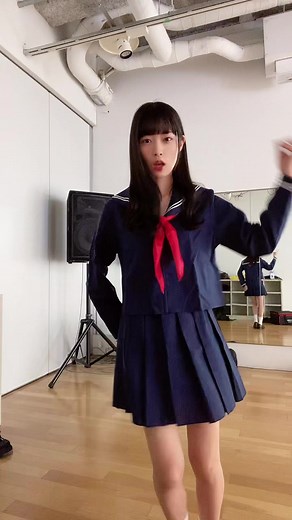 夏のポニーテールとセーラー服の魅力