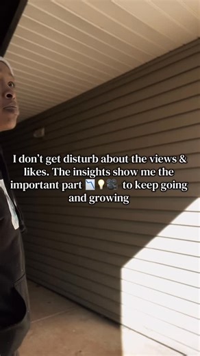 Marlisha Applewhite on Instagram: "Growing on social media 💡📉💻🎥 #socialmedia #growingonsocialmedia #tipsforgrowth #insights #algrothim #content #creatingcontent #audienceengagement #growthhacking #growthstrategy #tips #socialmediagrowth #digital #digitialincome"