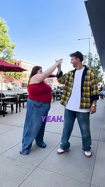Lizzy's back! Viral dance reunion
