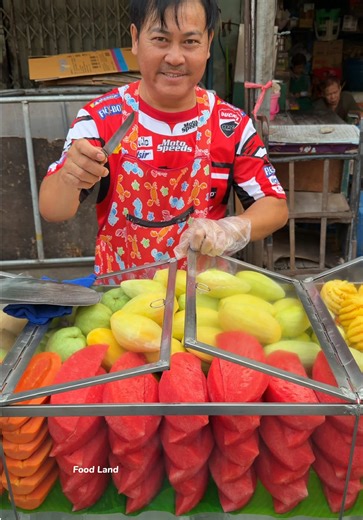 Fresh Thai Fruits at Mahanark Market