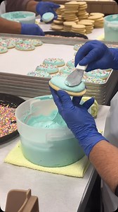 5K views · 10K reactions | Frosting Easter egg cookies today! 凌 #mrsfields #buttercream #cookiedecorating #frosting #easter #cookies | Mrs. Fields | Facebook