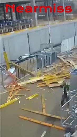 Nearmiss video no3, Construction site #ehs #education #enhancedsafety