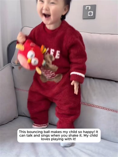 This bouncing ball makes my child so happy! It can talk and sings when you shake it. My child loves playing with it! #jollybaby #bouncingballtoy
