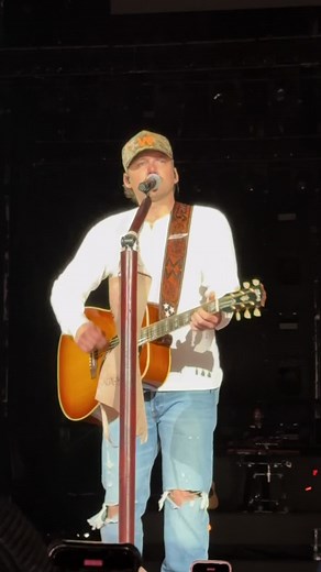 Cover Me Up - Morgan Wallen | Heartfelt Performance in Philadelphia