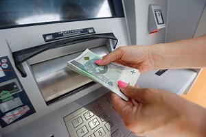 Od czerwca 2024 emeryci i renciści mogą zarobić więcej. Uważaj na limity, bo ZUS może wstrzymać wypłatę świadczeń