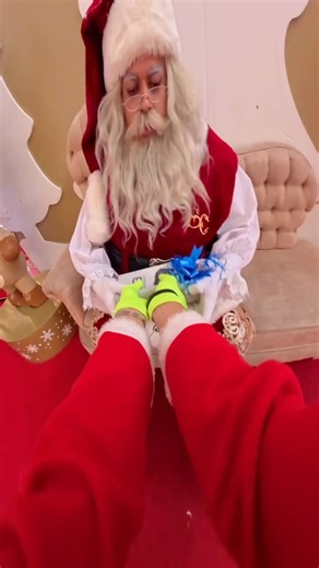 Nadie quiere quedarse sin grabar sus aventuras esta navidad 🎄😏🎅🎁 #GoPro #GoProMX #Navidad | GoPro