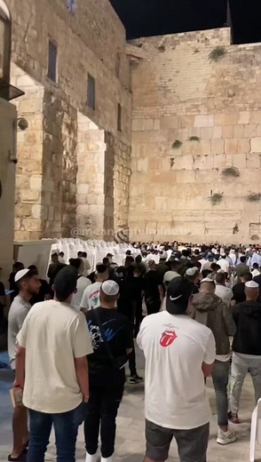Live Slichot at the Kotel in Jerusalem