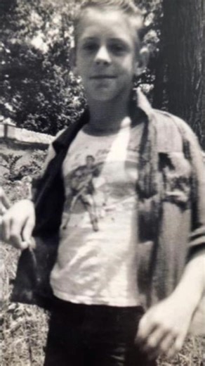 Elvis’s cousin Billy Smith Wearing an Elvis Shirt! Graceland, 1950’s 📸: Jimmy Velvet