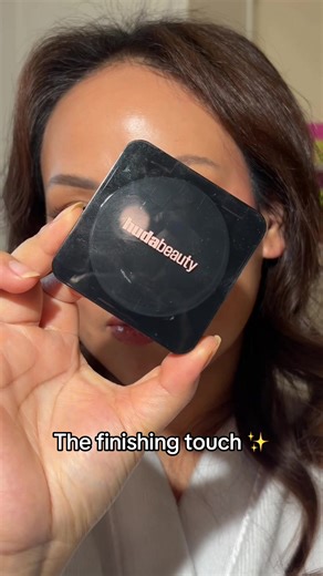 Discover the Best Pressed Powder by Huda Beauty