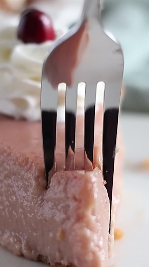 Cranberry Custard Pie combines the flavors of cranberry and orange in an easy, elegant smooth and creamy custard in a graham cracker crust. https://www.letthemeatgfcake.com/gluten-free-cranberry-custard-pie/ | Let Them Eat Gluten Free Cake | Facebook