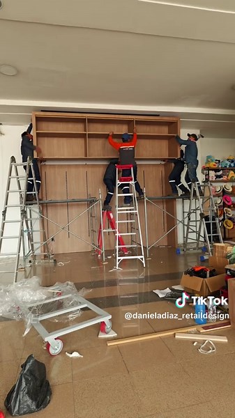 En el retail todo es para ayer 🙃 #retail #DiseñoInterior #retaildesign #InteriorismoComercial