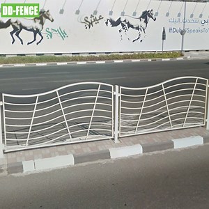 [Hot Item] Wave Curved Outdoor Decorative Fence Panel Metal Steel / Wrought Iron / Aluminum Fence for Municipal Works Road Pedestrian Barrier