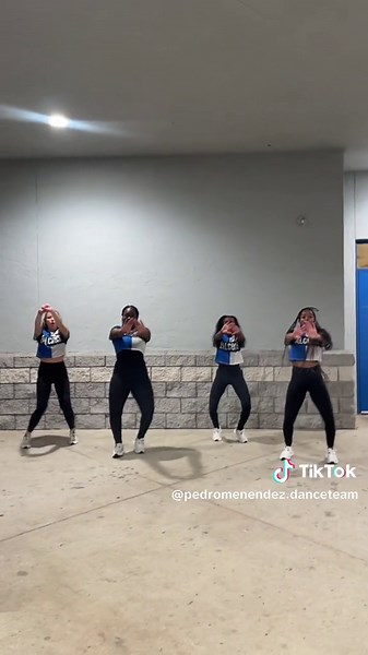 so crazy for basketball szn!! 💛💙 #danceteam #pedromenendezz #basketball