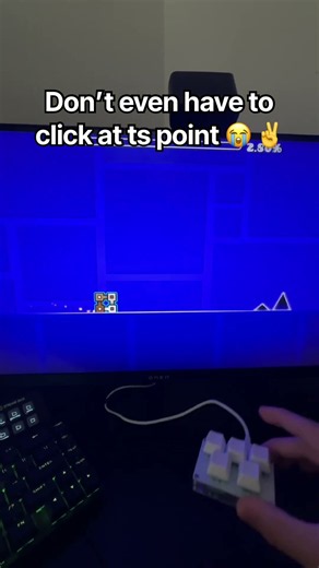 You don’t even have to touch the keys of a sayo device to get activated 😭 ✌️ #geometrydash
