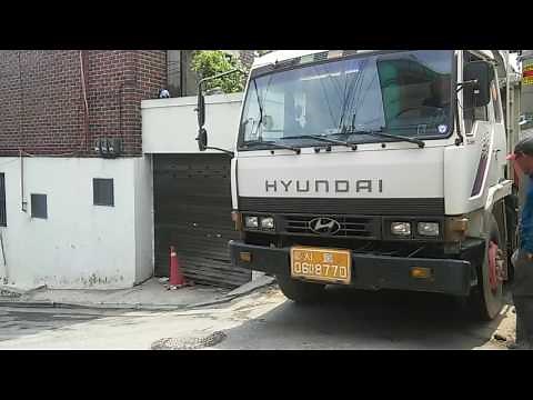 (16-726) 현대 91a 15톤 덤프트럭 내려가는영상
