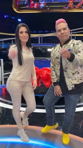 2.4K views · 31 reactions | EMIR PABÓN y STEFANÍA quieren llevarse el auto de #EscapePerfectoVIP. ¿Lograrán también llevarse la jaula completa? ✨  EN VIVO ahora: https://tinyurl.com/EscapePerfectoEnVivo | Azteca UNO | Facebook