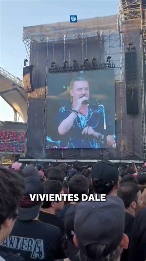 Un minuto de silencio. Mike Patton pidió durante su concierto en Santiago un minuto de silencio por las víctimas de los incendios forestales que se han registrado en la región del Bío Bío. Así quedó en un video de nuestros amigos de Revista La Máquina | Radio Bio Bio